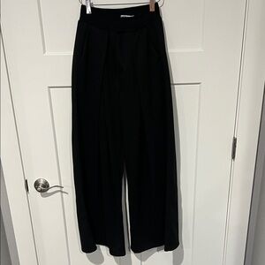 Mamie Elegant Black Pleated Cropped  Wide-Leg Pants Sz L